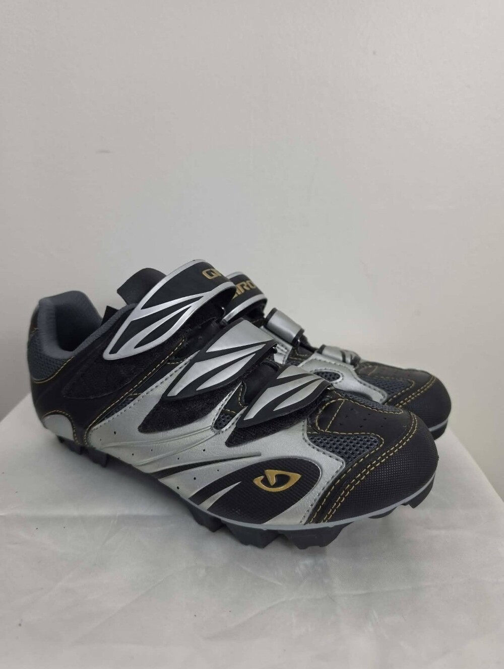 Women's Giro Reva Cycling Shoes Black and Silver Size 8.25